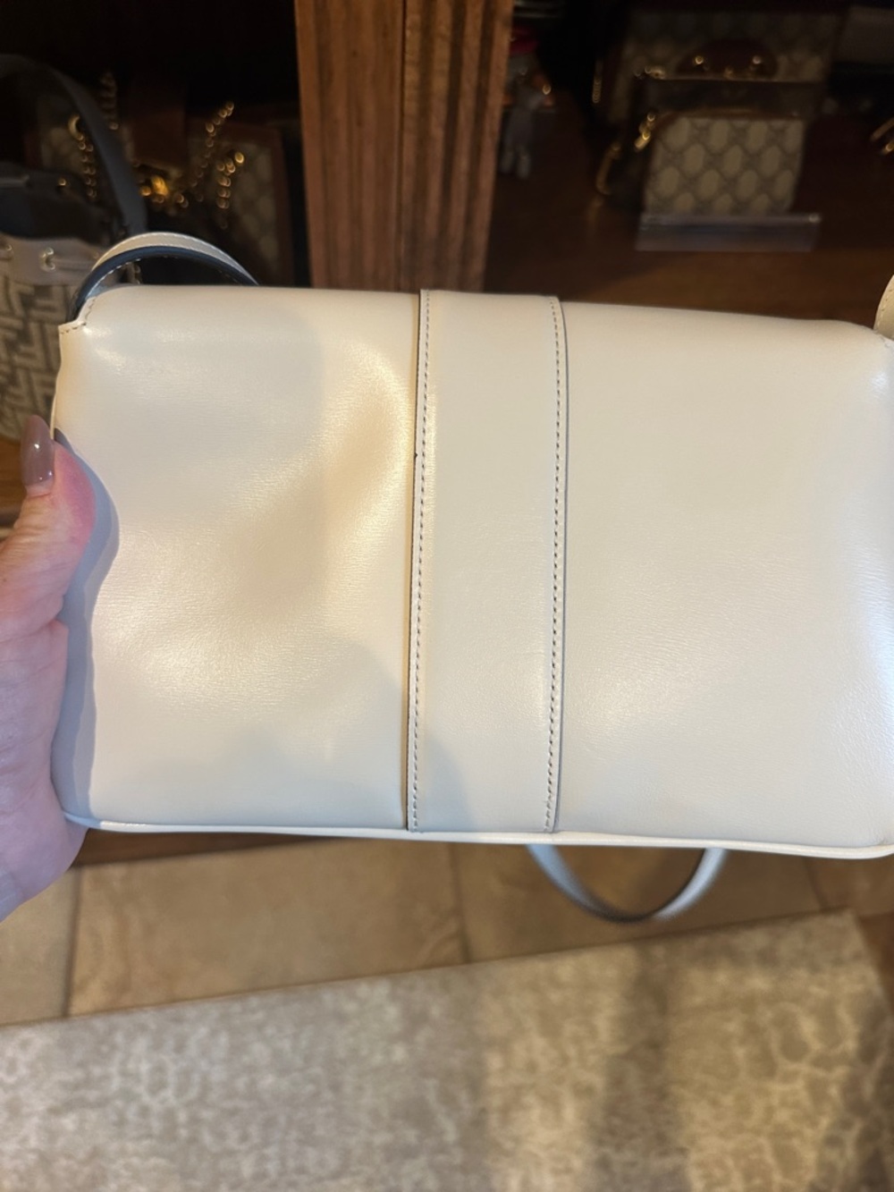 Gucci Arli Leather Crossbody with Gold Double G - Picture 2 of 7